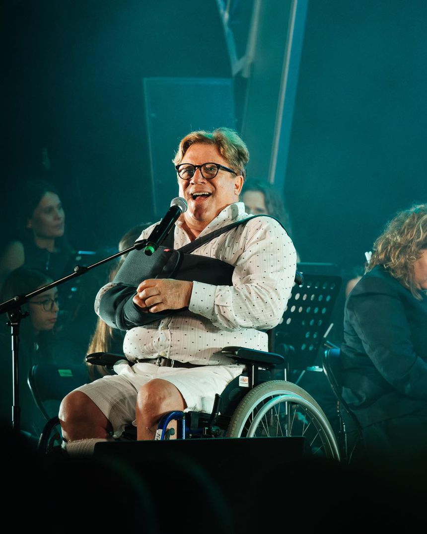 Herman José numa cadeira de rodas