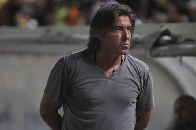 Sá Pinto protegido na embaixada em Teerão: «Gostava de não presenciar uma guerra»