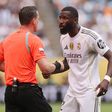 Árbitro sinaliza potencial incidente de racismo com Rudiger