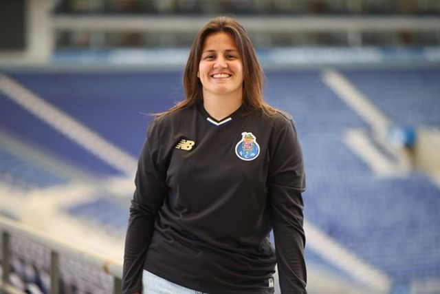 Tatiana Beleza confessa-se extremamente orgulhosa por poder continuar de azul e branco (Foto: FC Porto)