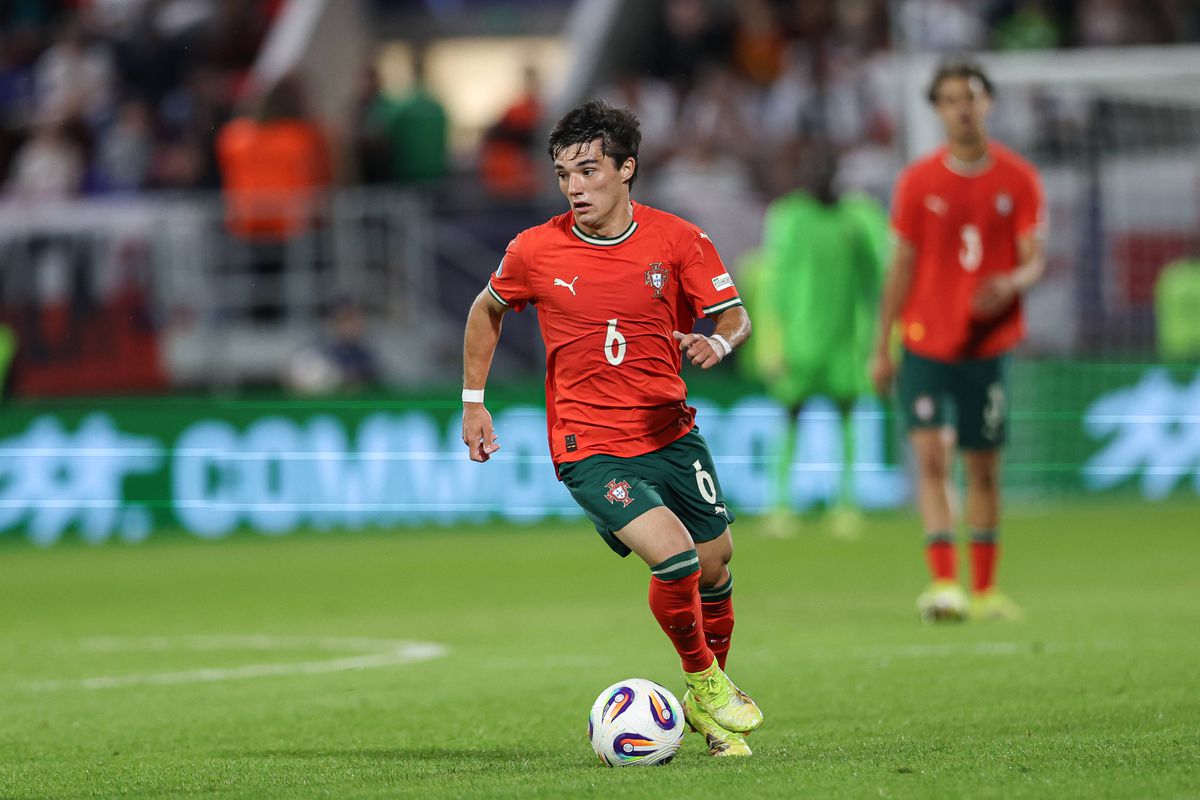 Mercado Benfica: nunca jogou pela equipa principal mais vai render €2,5M