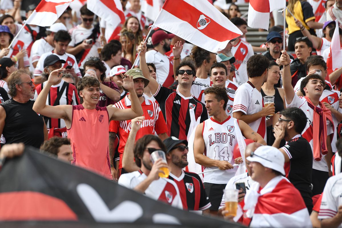Pegou fogo ao carro para ganhar dinheiro do seguro e apoiar o River
