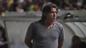 Sem medo da guerra, Ricardo Sá Pinto está de volta ao Irão