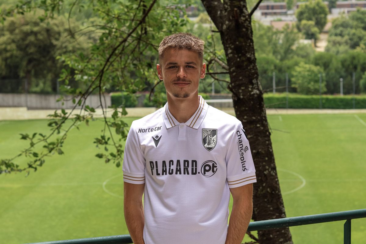 Mercado: conquistadores renovam com médio da equipa B