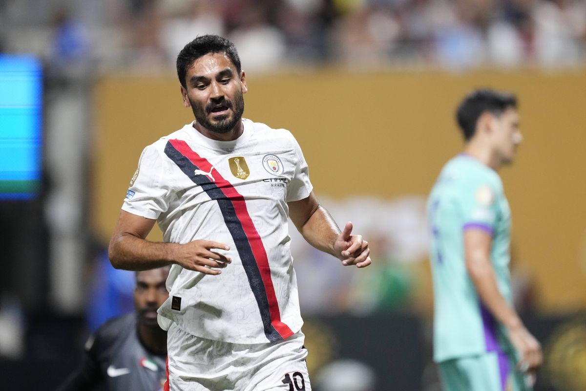 Gundogan recusa saída: «Estou muito feliz no Manchester City»