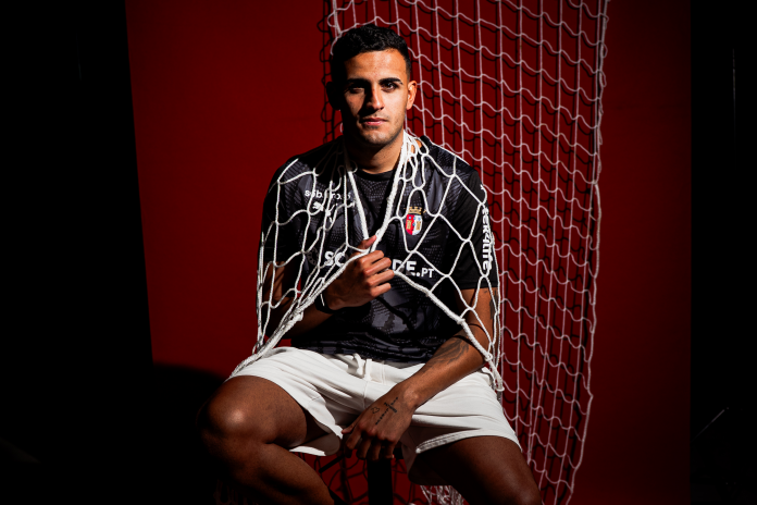 Bernardo Fontes deixa o Tondela e regressa ao SC Braga, clube ao qual se vinculou para as próximas quatro épocas — Foto: SC Braga
