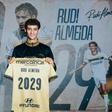 Rudi Almeida destacou-se na formação e nos sub-23 do Famalicão e fica agora ligado aos minhotos até 2029 — Foto: Famalicão