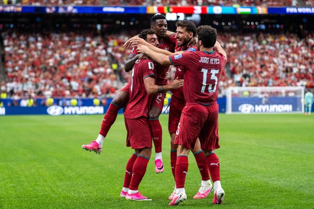 Festa portuguesa frente ao Uzbequistão (foto: IMAGO)
