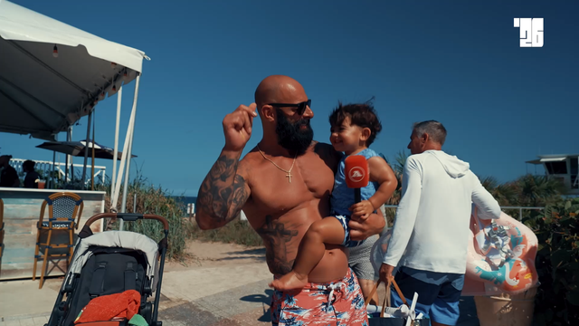 Tem Portugal tatuado na pele e a mãe fez «uma semana só de comida portuguesa»