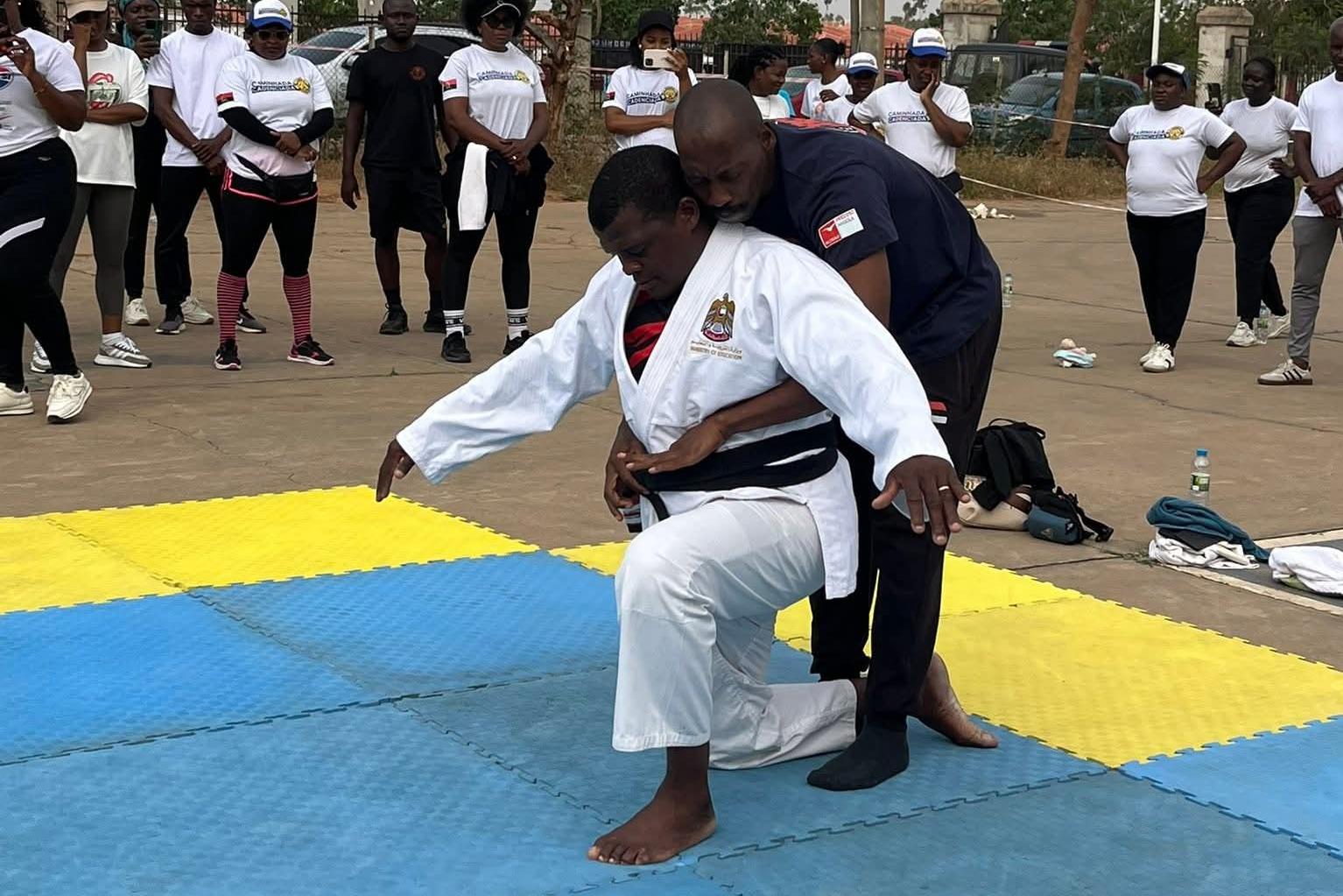 Polícia Nacional recebe formação em MMA