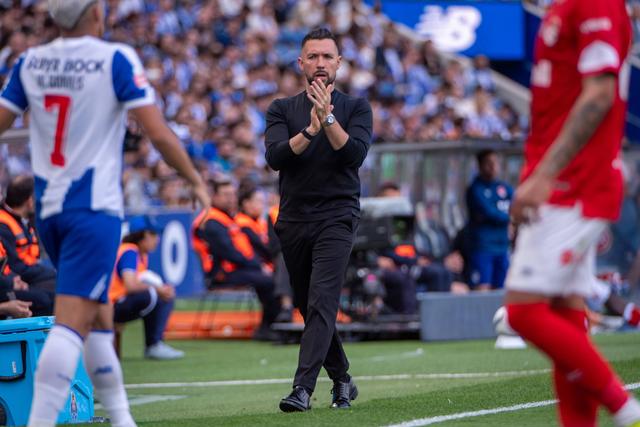 FC Porto: Farioli apontado como «carta na manga» em Itália, mas futuro é claro