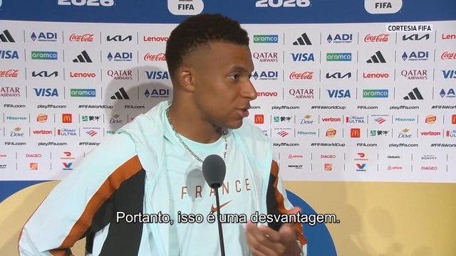 «A parte do campo para onde atacávamos estava cheia de água»