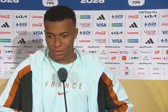 Mbappé: «Não olho para o que Messi faz»