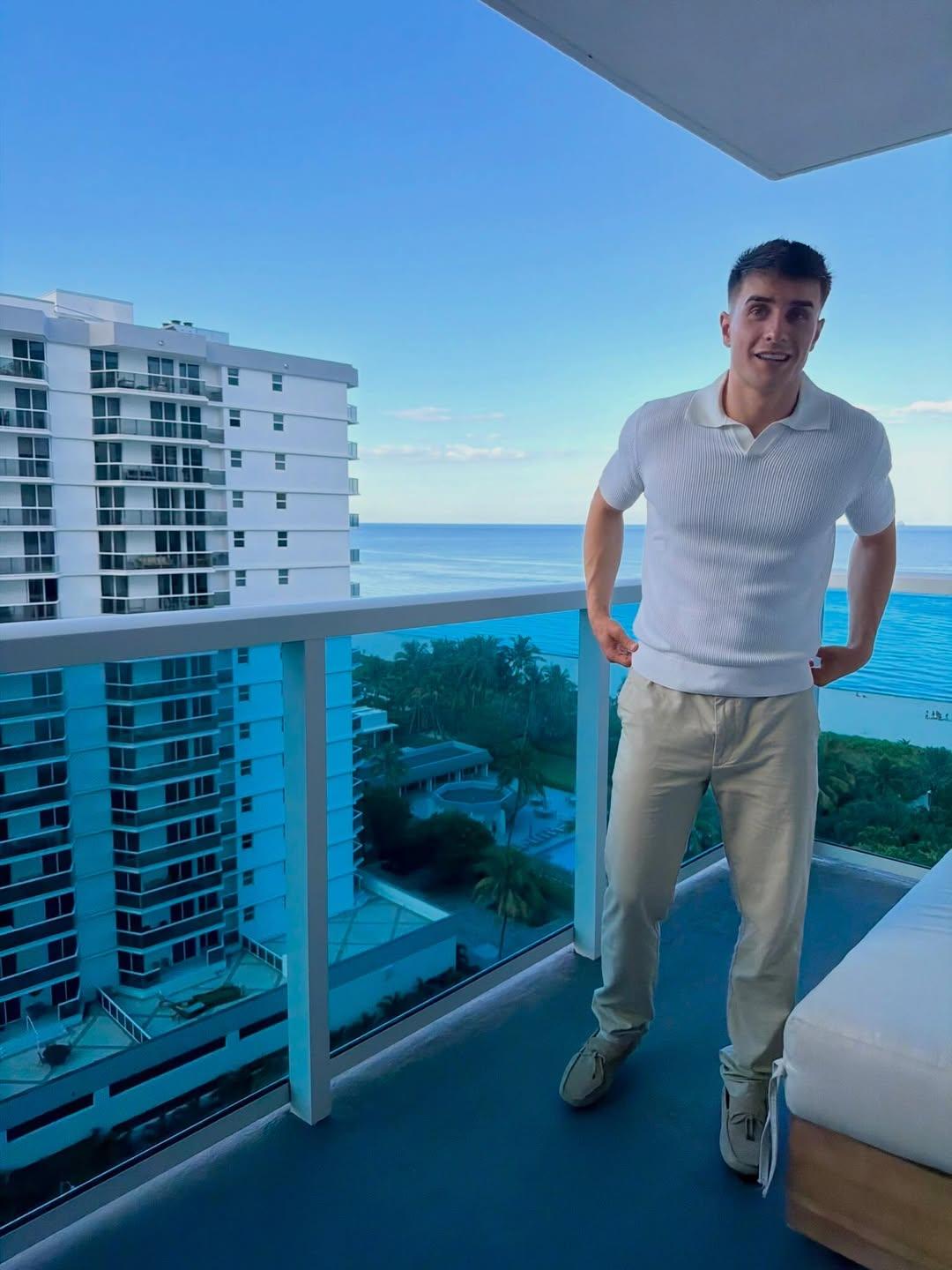 Iván Fresneda esteve em Miami para apoiar Maxi Araújo no Mundial - Foto: instagram