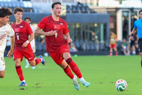 Mercado FC Porto: alegado pretendente afasta-se de Deniz Gul