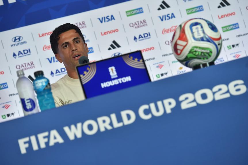 João Cancelo falou em conferência de imprensa, em Houston. Foto: Miguel Nunes