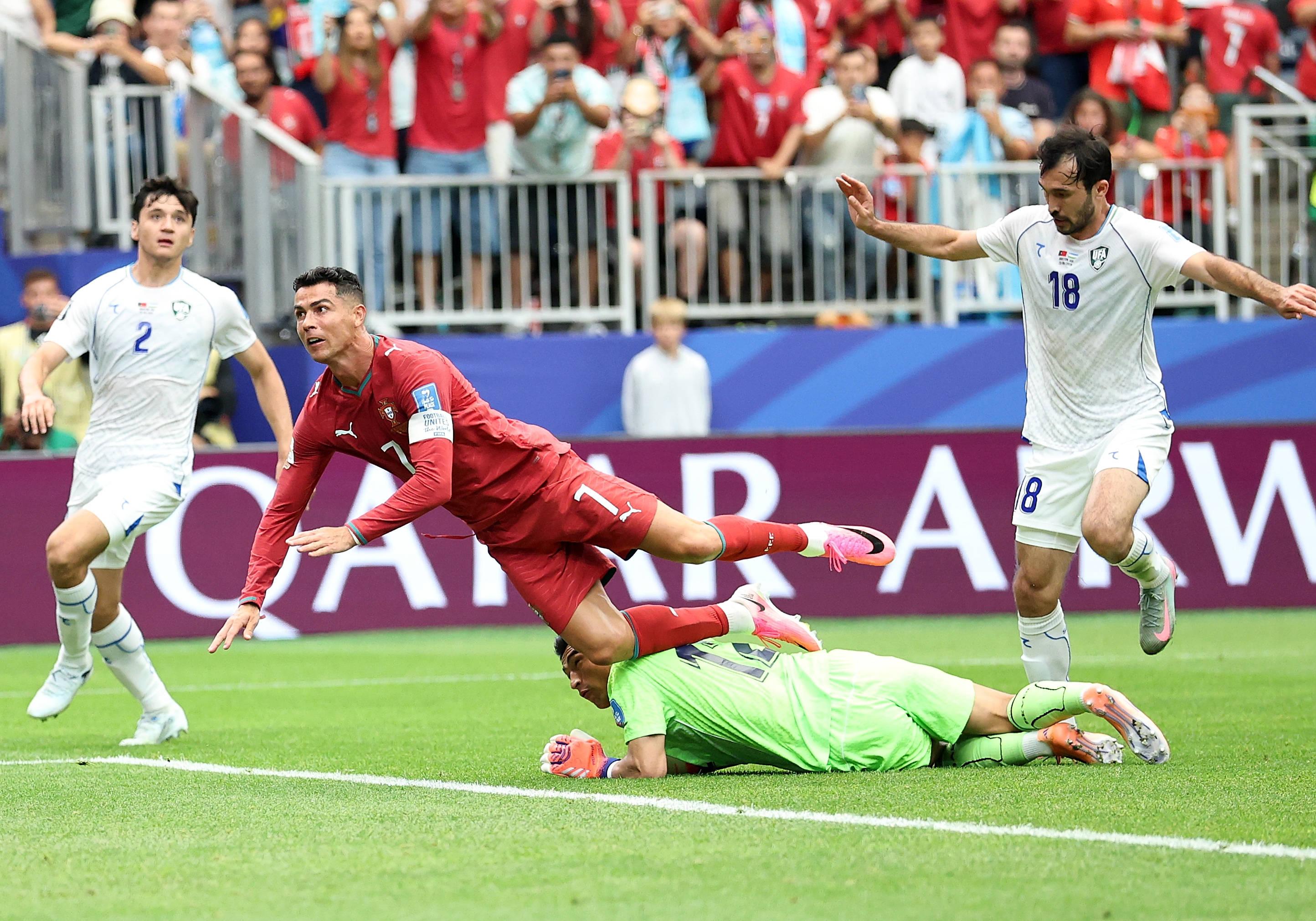 Ronaldo esteve a poucos centímetros do hat-trick- Foto: IMAGO