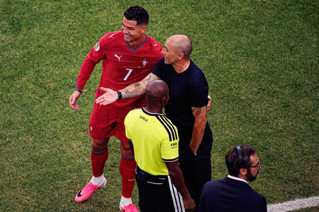 Cannavaro rende-se a Portugal e a Ronaldo: «Se lhe dás um centímetro, estás morto»