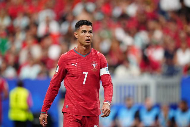 VÍDEO: Cristiano Ronaldo bisa diante do Uzbequistão