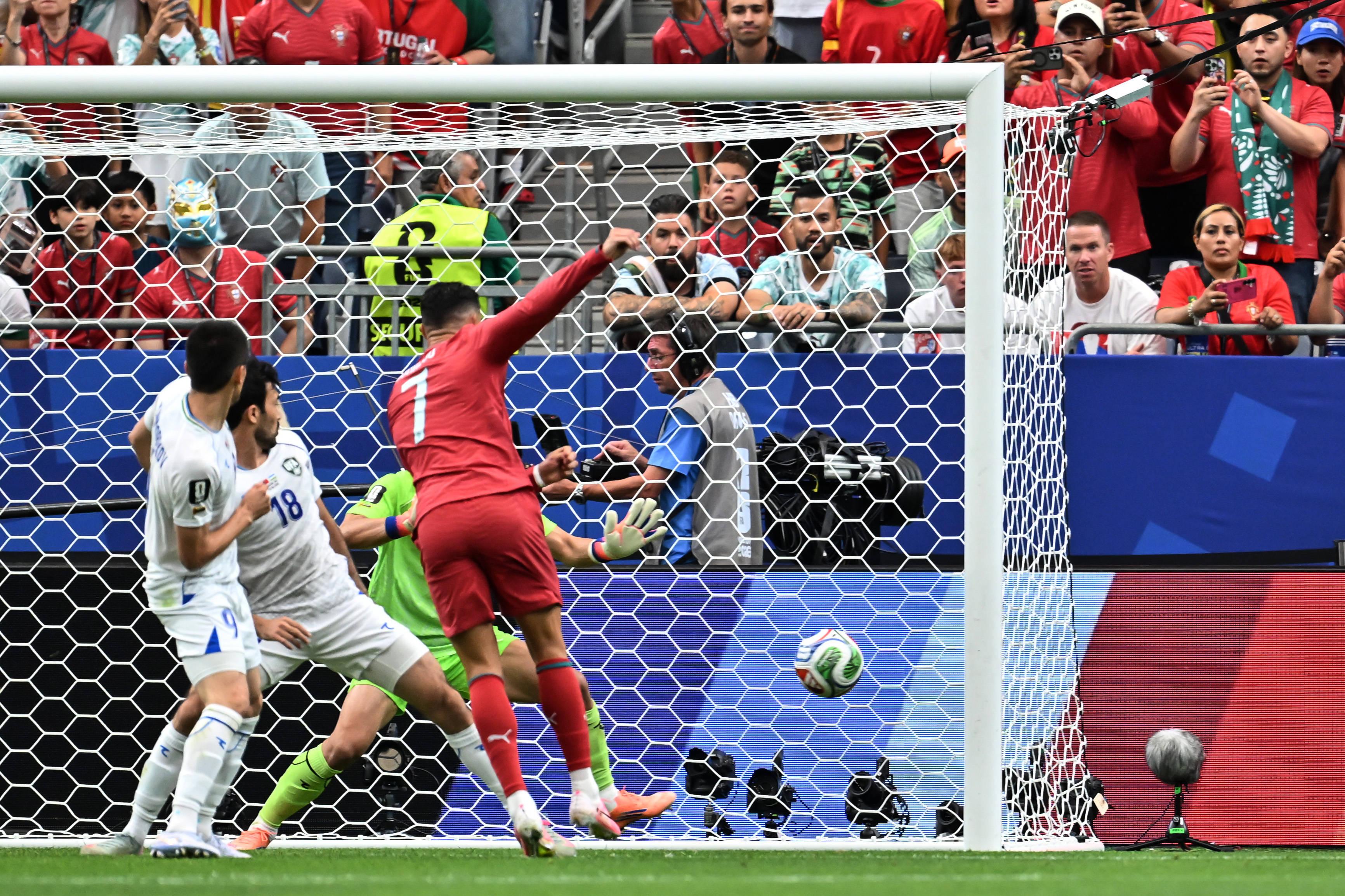 O momento do primeiro de Ronaldo - Foto: IMAGO