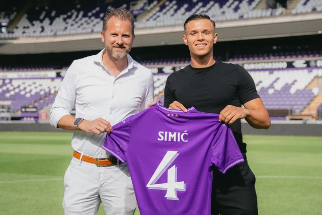 Oficial: Milan vende central ao Anderlecht