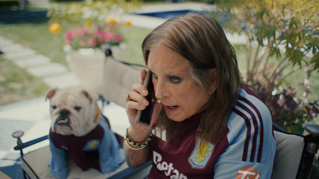 Sim, são os Black Sabbath a apresentar a nova camisola do Aston Villa