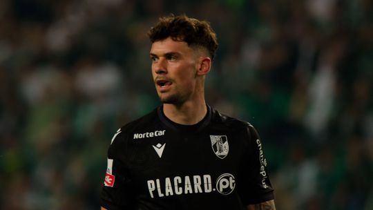 Mercado: V. Guimarães volta a emprestar Adrián Butzke