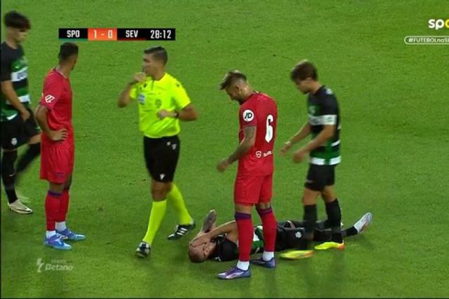 Sporting: Nuno Santos lesionado no joelho esquerdo