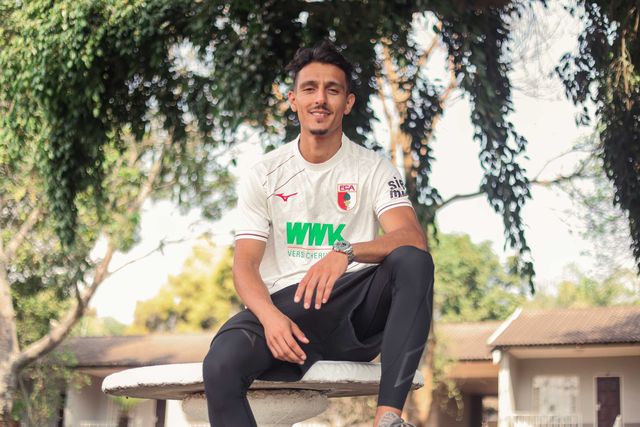 Defesa apontado ao Benfica reforça o Augsburgo