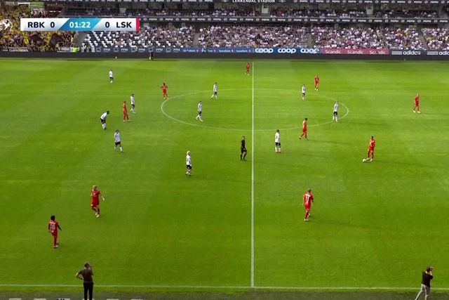 Bolos de peixe, fumos e bolas de ténis param jogo na Noruega