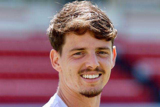 Formou-se no FC Porto, jogou na Liga, venceu a Liga 3 e termina a carreira aos 26 anos