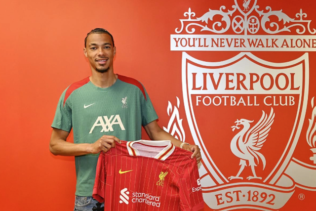 Oficial: Liverpool tem novo avançado