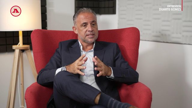 Duarte Gomes entrevistado por Alexandre Pereira, diretor-adjunto de A BOLA. FOTO MIGUEL NUNES