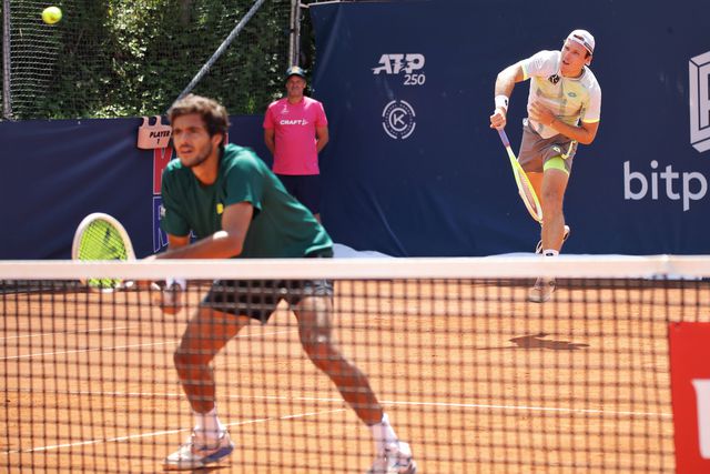 Cabral e Midler vestem 'fato de macaco'