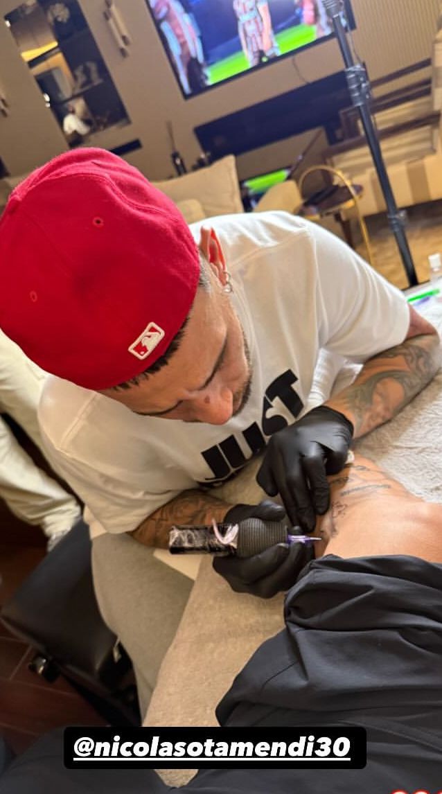 Prestianni recebeu tatuagens feitas por Otamendi e Di María (Instagram Prestianni)
