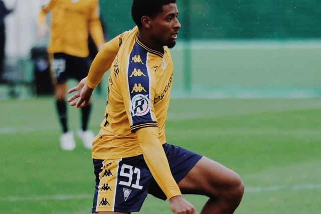 Mercado oficial: Estoril anuncia três renovações, seguidas de empréstimos