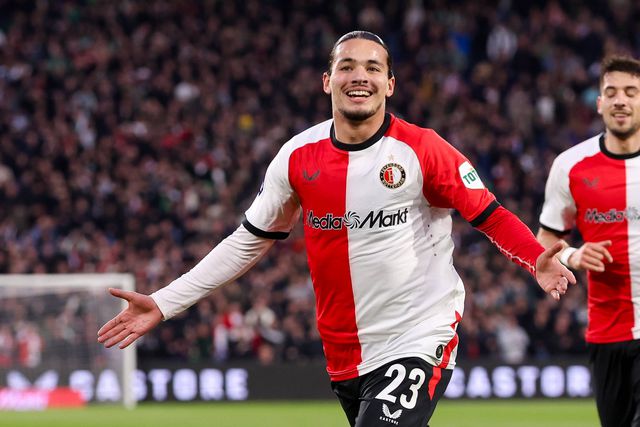 Benfica: «Moussa? Não é o momento certo para sair», diz Van Persie