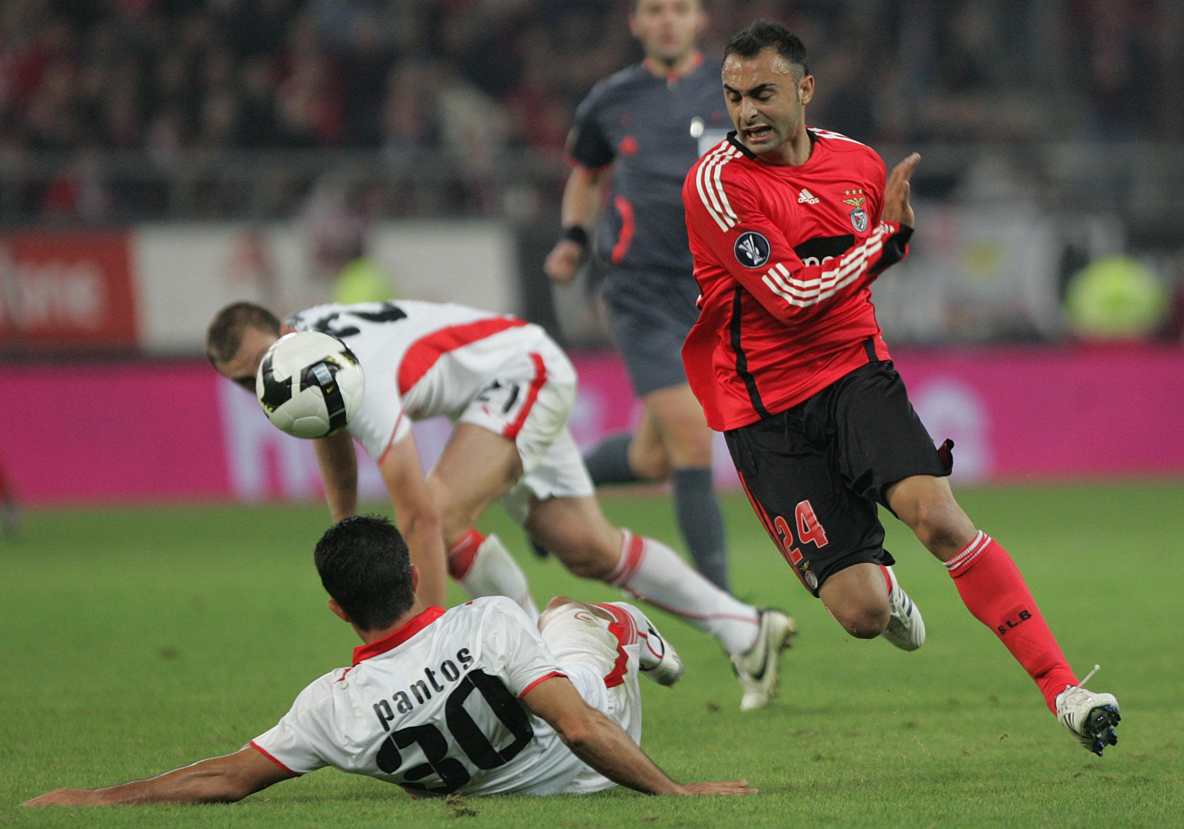 Olympiakos 5-1 Benfica, fase de grupos da Europa League 2008/09. Uma tragédia grega, com o golo de David Luiz a disfarçar uma das maiores derrotas europeias dos encarnados - Foto: SERGIO MIGUEL SANTOS/ASF