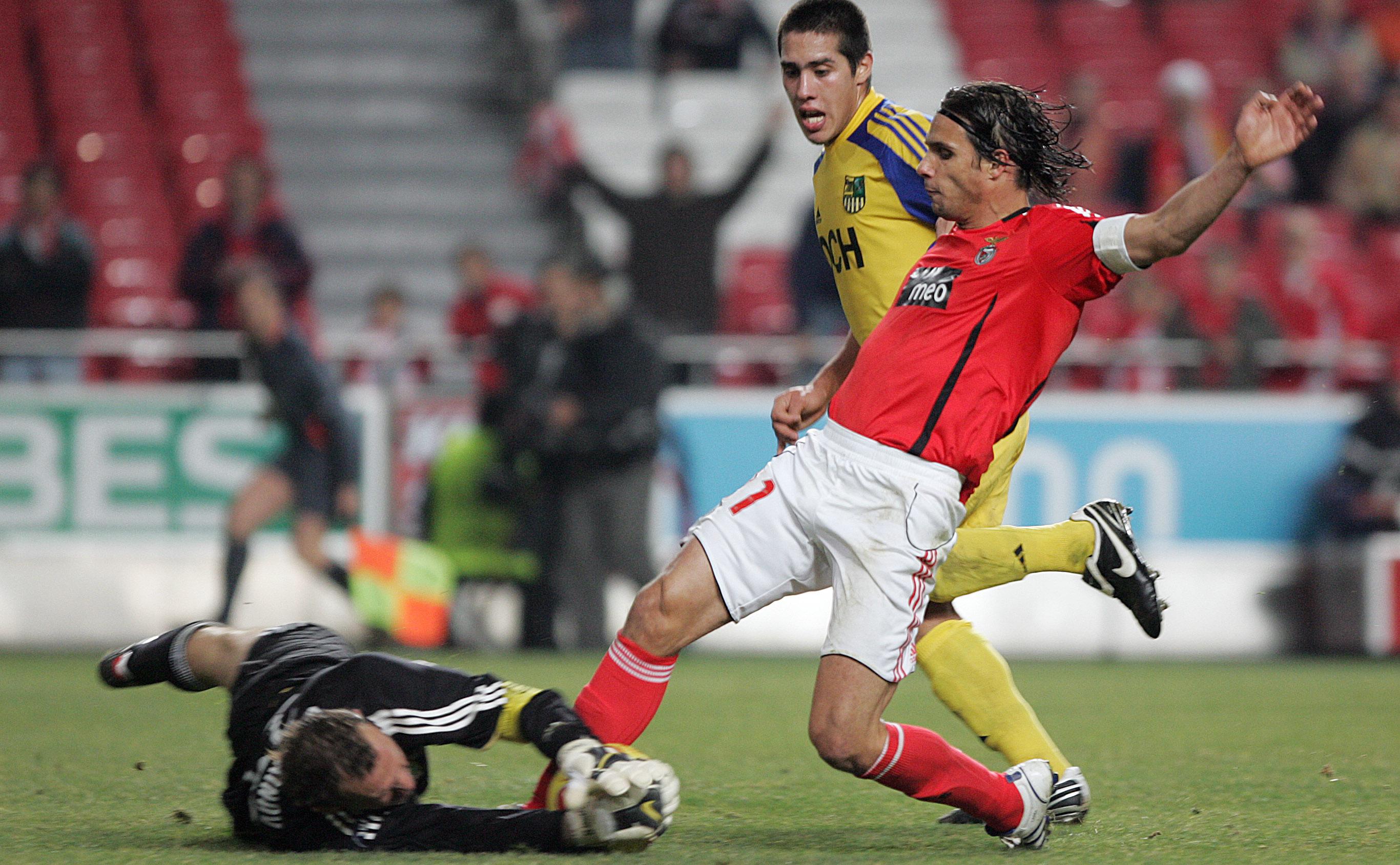 Benfica 0-1 Metalist: equipa de quique Flores terminou a fase de grupos da Europa League em 2008/09 com um ponto e despediu-se da prova desta forma - Foto: SERGIO MIGUEL SANTOS/ASF