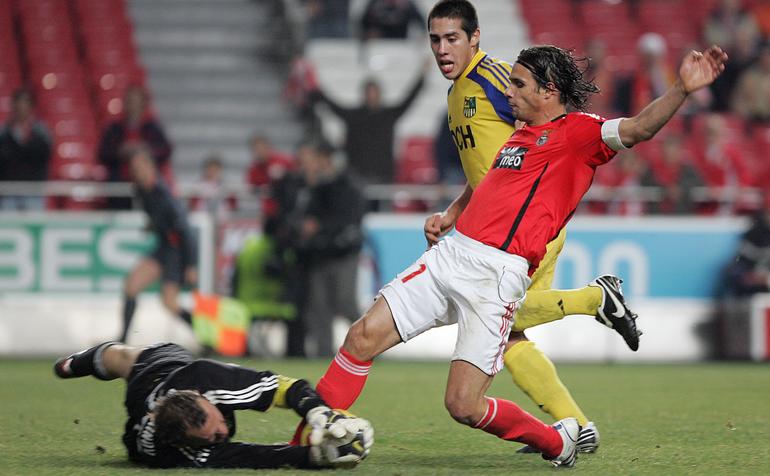 Benfica 0-1 Metalist: equipa de quique Flores terminou a fase de grupos da Europa League em 2008/09 com um ponto e despediu-se da prova desta forma - Foto: SERGIO MIGUEL SANTOS/ASF