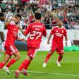 As melhores imagens da estreia oficial do Benfica... com um menino do Seixal