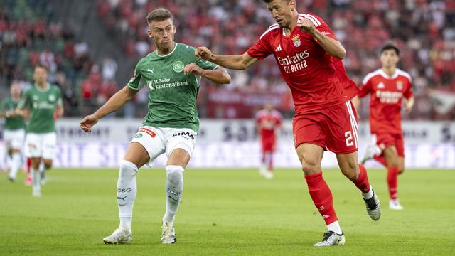 Lenglet estreou-se oficialmente pelo Benfica diante do St. Gallen - Foto: EPA/CLAUDIO THOMA