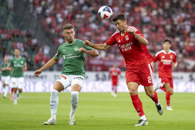 Lenglet estreou-se oficialmente pelo Benfica diante do St. Gallen - Foto: EPA/CLAUDIO THOMA