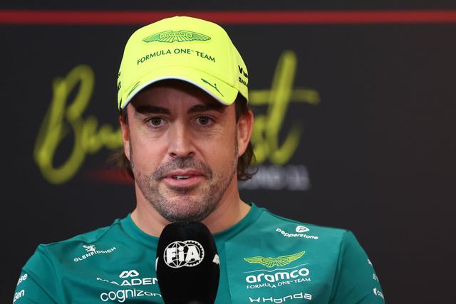 Fernando Alonso em conferência de imprensa de F1