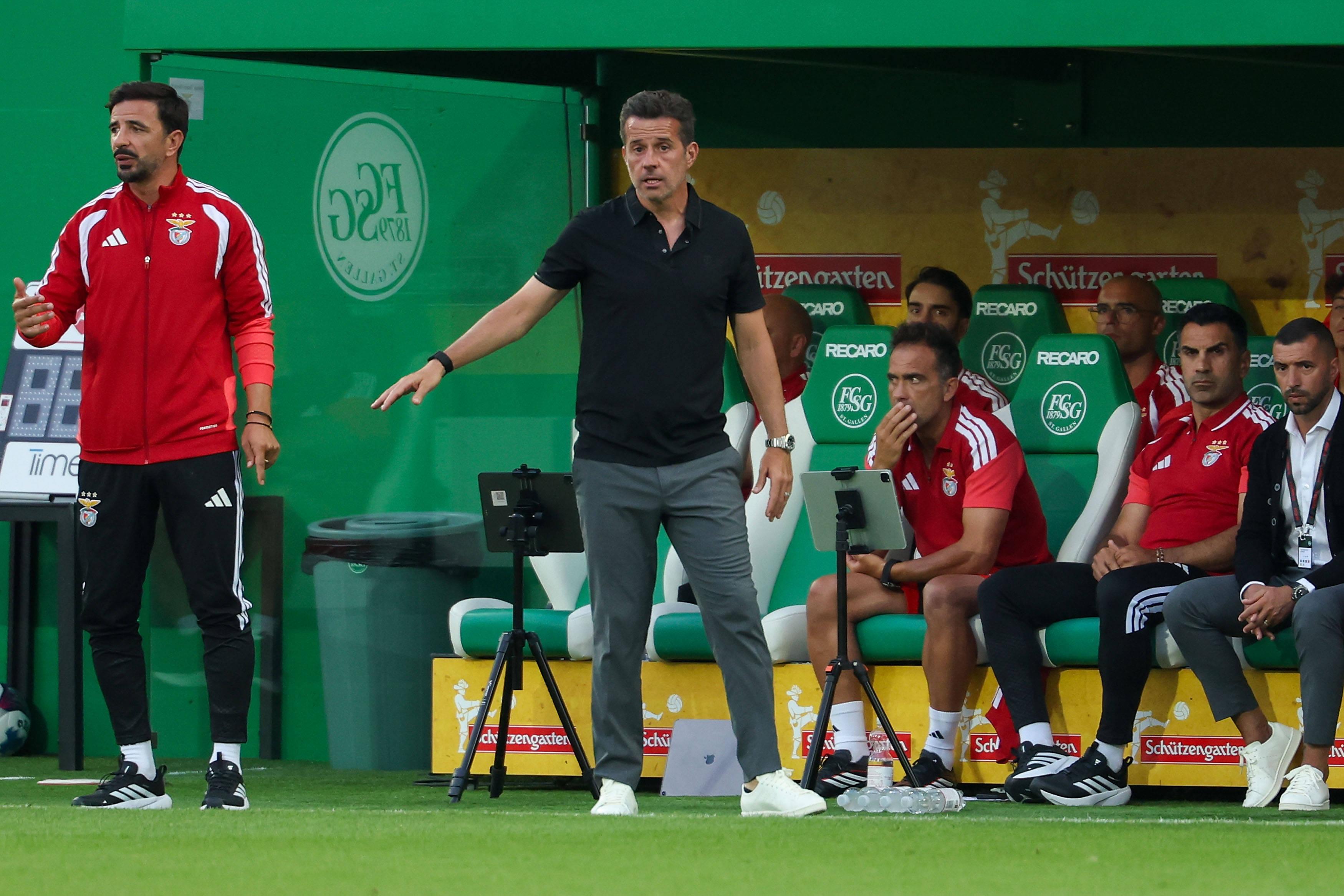Marco Silva no jogo do Benfica frente ao St. Gallen - Foto: IMAGO