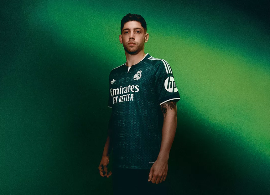 Valverde com a camisola alternativa do Real Madrid para 2026/27 - Foto: Real Madrid