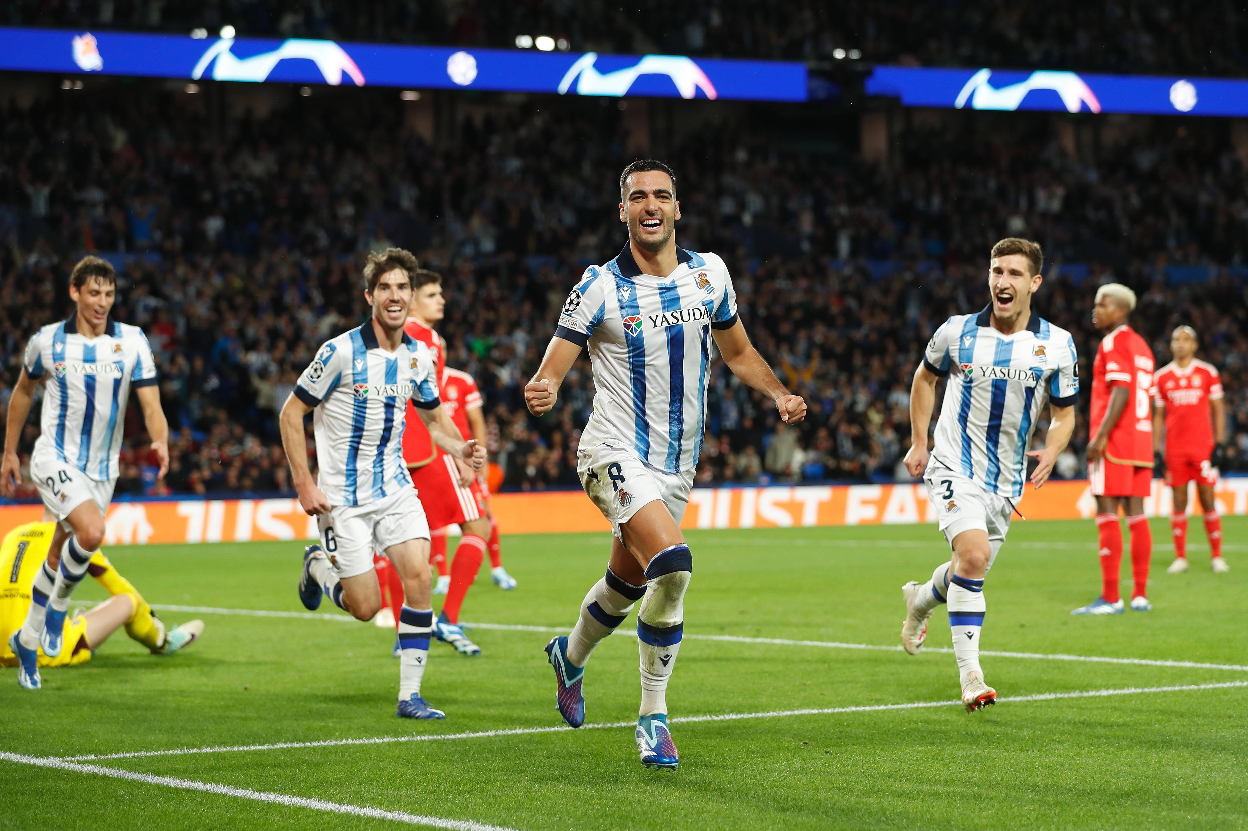 Real Sociedad 3-1 Benfica: fase de grupos da Champions League 2023/24. O Benfica sucumbiu a uma avalanche ofensiva que colocou os bascos a vencer por 3-0 aos 21’.