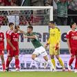 Tom Gaal festeja golo que valeu vitória do St. Gallen sobre o Benfica - Foto: EPA/CLAUDIO THOMA