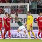 Tom Gaal festeja golo que valeu vitória do St. Gallen sobre o Benfica - Foto: EPA/CLAUDIO THOMA