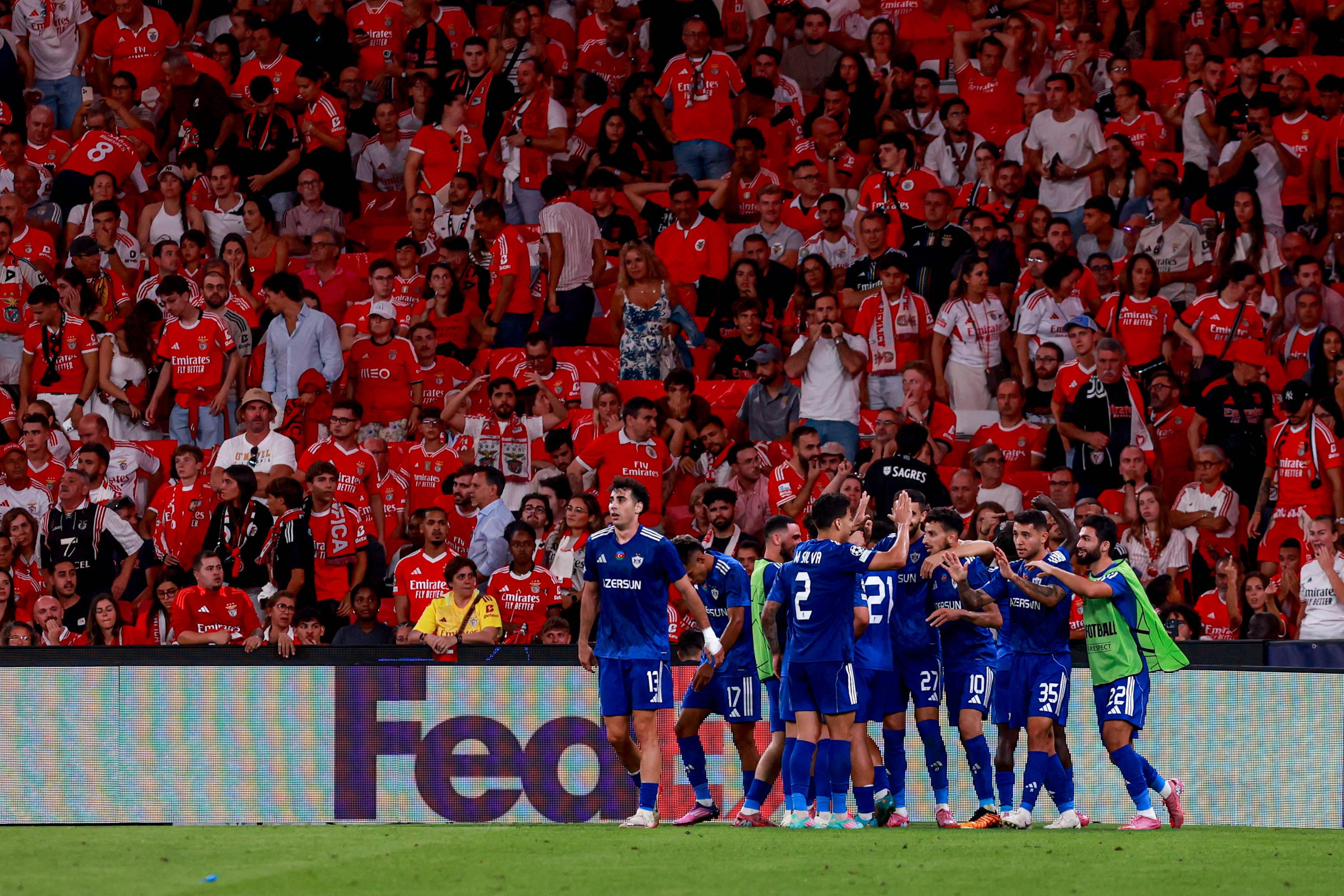 Benfica 2-3 Qarabag: fase de liga da Champions 2025/26. O jogo que ditou o segundo despedimento de Bruno Lage; águia ganhava por 0-2 aos 16 minutos, mas cedeu a reviravolta.
